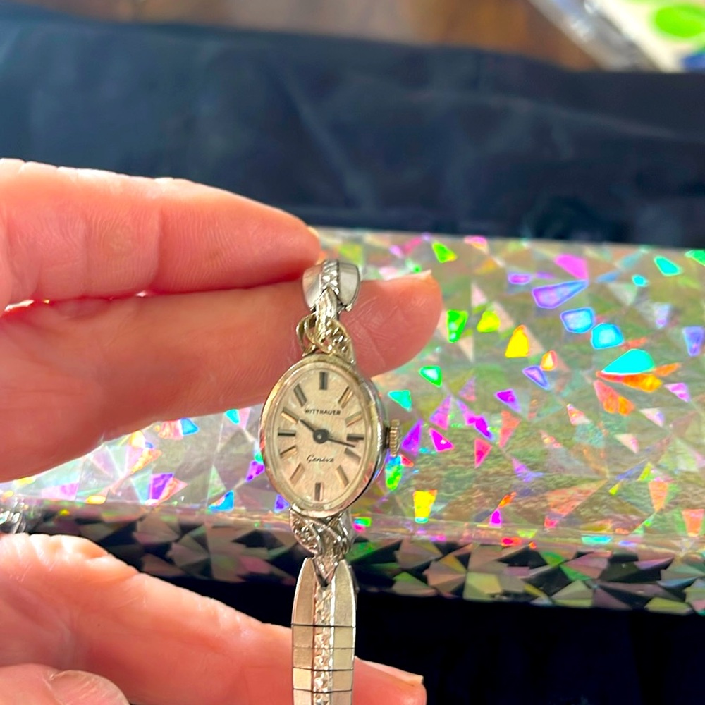 Gorgeous VINTAGE Wittnauer sterling silver ladies watch w beautifully cut band.